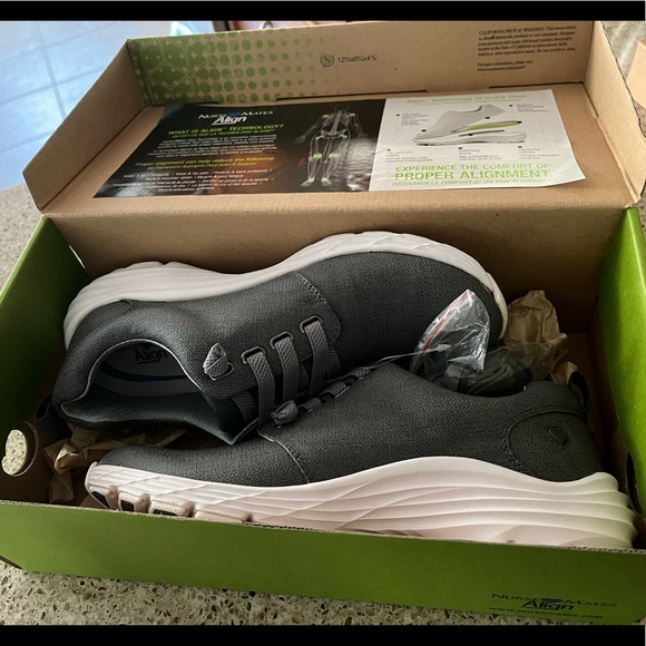 Nursemates velocity sneaker - Picture 1 of 1